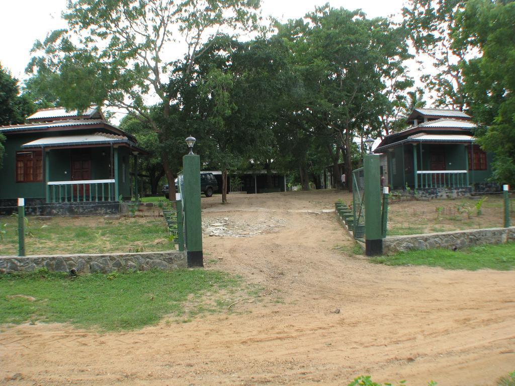 Katagamuwa Rest Hotel Kataragama Exterior foto